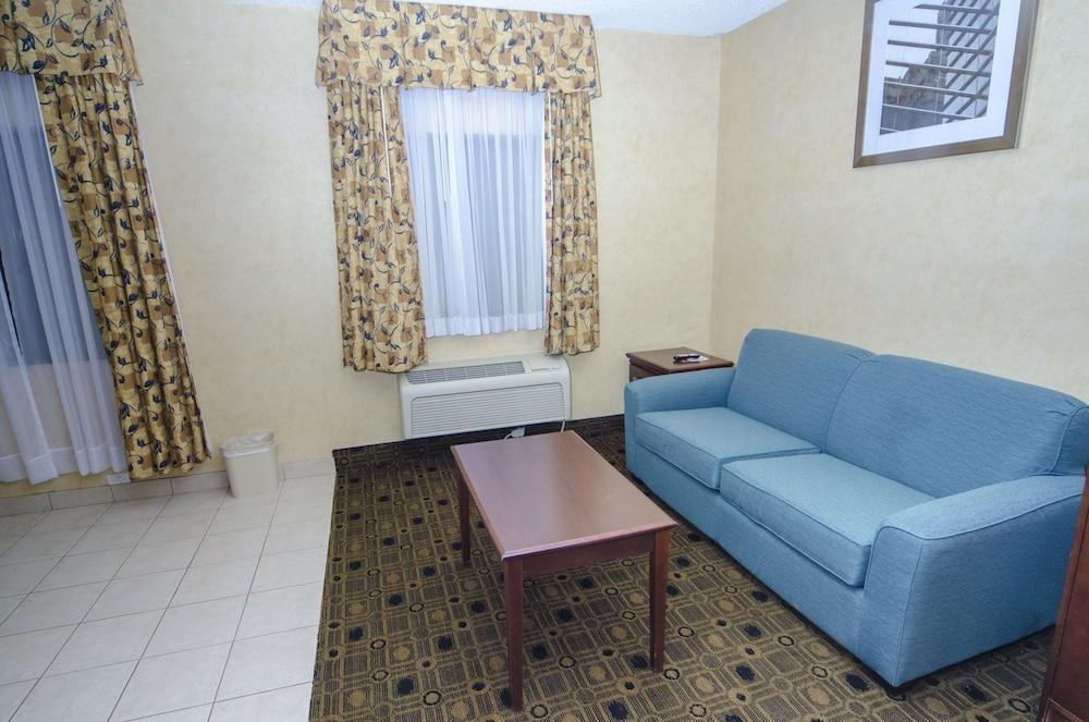 Quality Inn & Suites Coldwater Near I-69 Exterior photo
