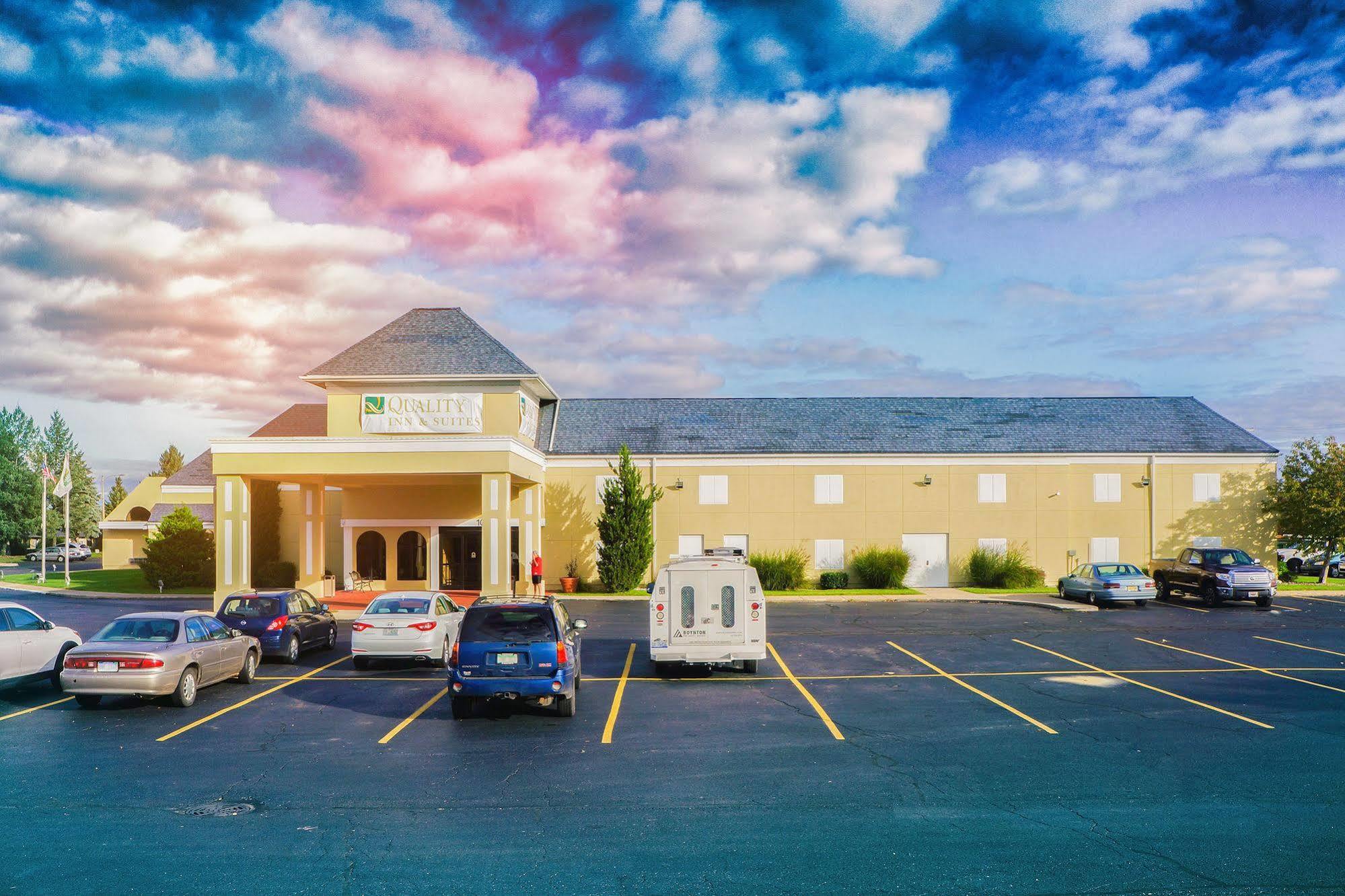 Quality Inn & Suites Coldwater Near I-69 Exterior photo